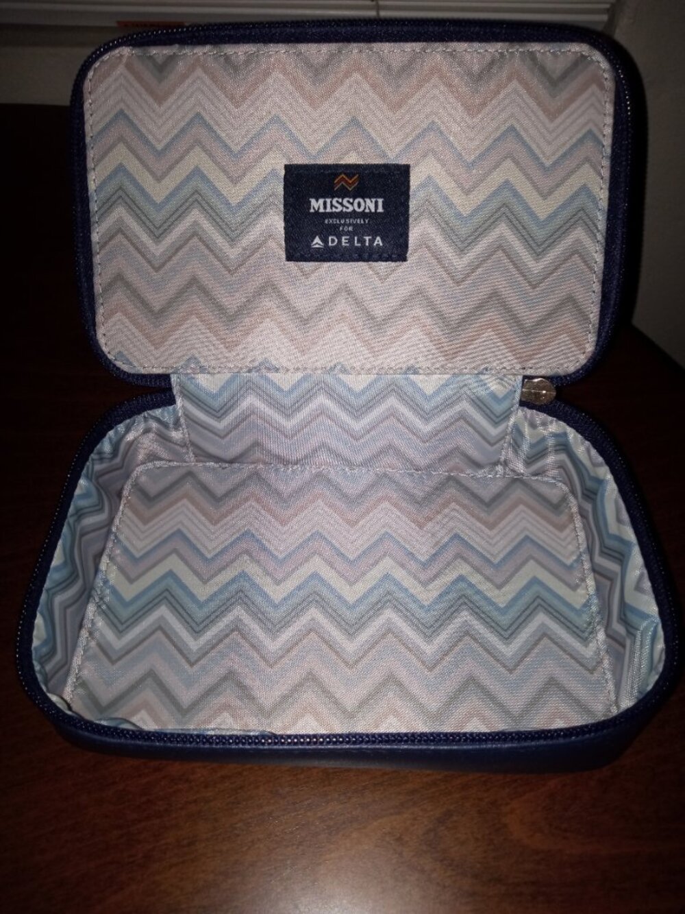 MISSONI toiletry cosmetics bag ~ Delta airlines First Class ✈️ like new